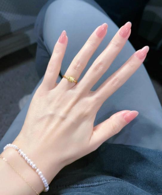 大榜：护手霜从干燥皲裂到柔嫩滋润J9九游会2025香氛护手霜十(图3)